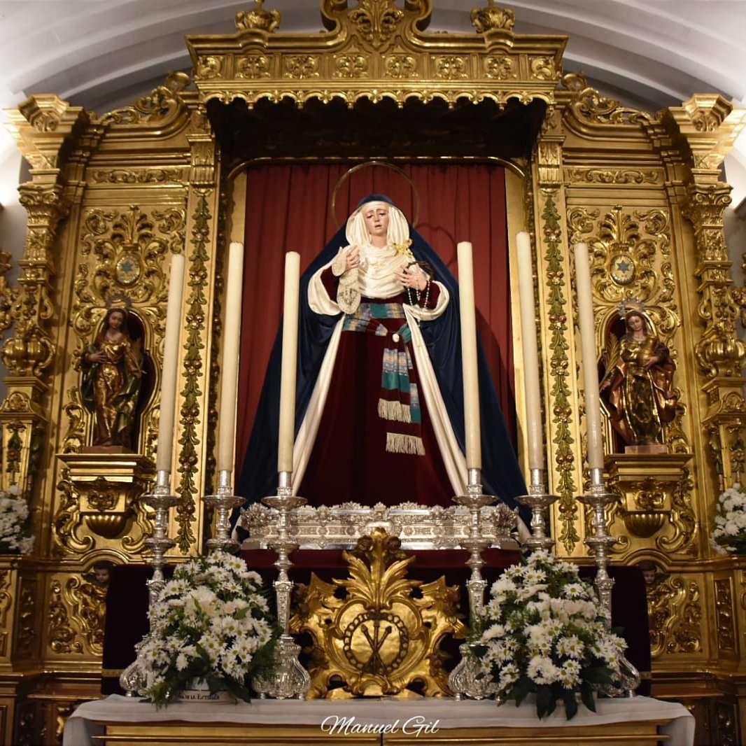 hdadlaestrella's tweet photo. Mª Stma. de la Estrella amanece vestida de hebrea, anticipándose a la #Cuaresma ya próxima. 
Porta manto de terciopelo y estrena aureola, obra de los Hnos. Delgado, donada por un hermano, e inspirada en la que utilizaba en las vestimentas de hebrea de los años 30.

📷@manuelgil01 https://t.co/xprybH1uzT