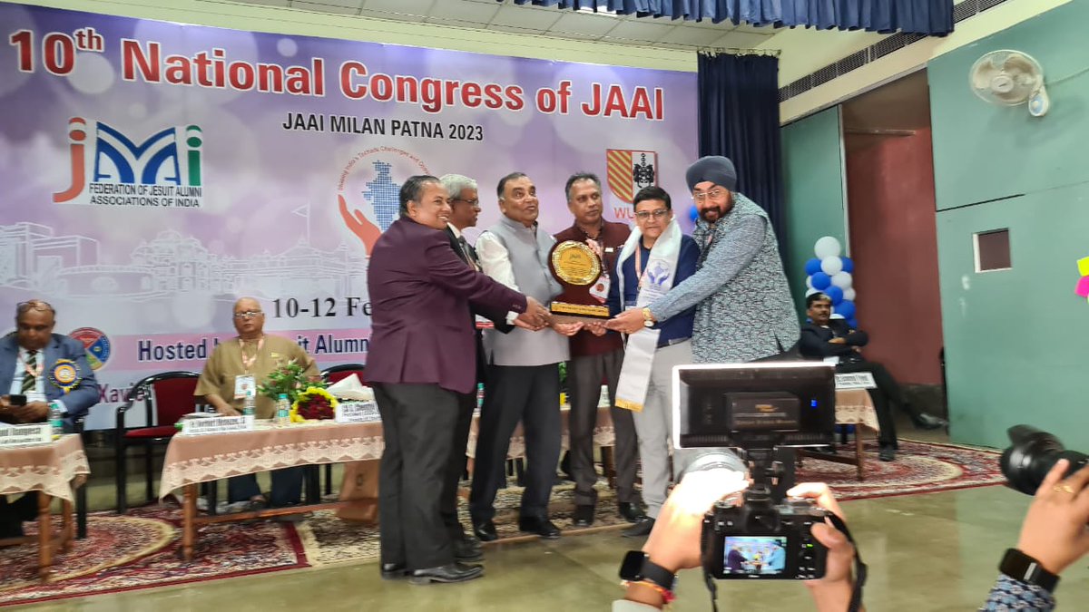 In the recently concluded JAAI National Congress at Patna, DOX was awarded as the Best Alumni Association across India in the category of Evolving Education. @niteshpriya @UtsavParasar @Rahul_Jain1976 @budhiaa @NishitChopra1 @vpatodia @deepakgarodia @iAtulAgrawal @jaaindia