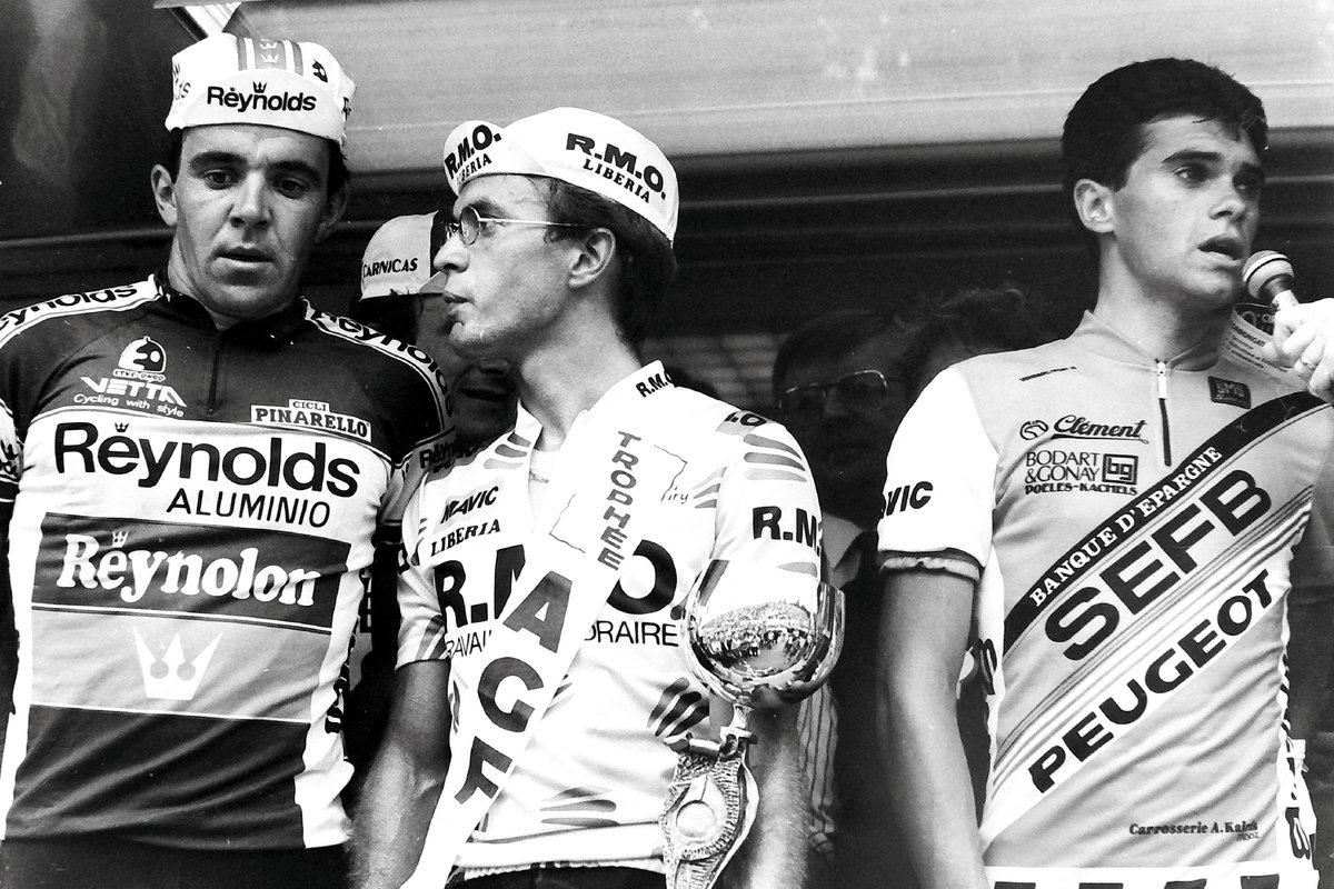 Dans les archives du Télégramme... Yves Bonnamour (le père de Franck) aux côtés de Franck Pineau (le père de Cédric) et de Dominique Arnaud à Châteaulin en 1988 youtube.com/watch?v=Cdn_GQ… <a href="/Miroir2Cyclisme/">Miroir du Cyclisme</a> <a href="/PineauCedric/">Cedric Pineau</a> @FranckBonnamour