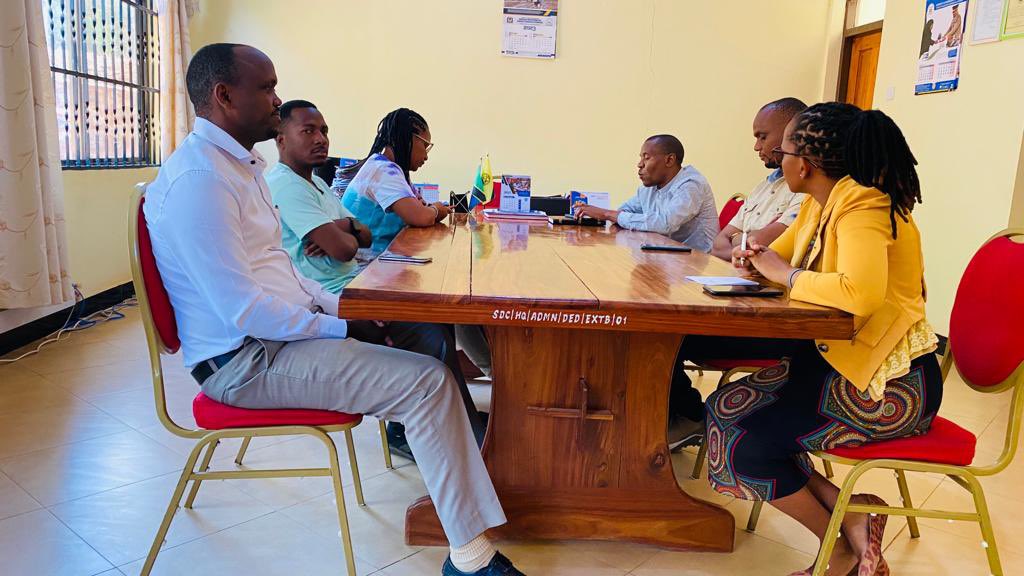 eamceftanzania's tweet photo. Kamati ya Ufuatiliaji na Tathmini ya Utekelejazi wa Miradi inayofadhiliwa na #EAMCEF ilifanya mazungumzo na Kaimu Mkurugenzi Mtendaji wa Halmashauri ya Wilaya ya Same na kupata maoni yake juu ya miradi inayotekelezwa katika Halmashauri yake. @tanzanianorway @TFSAgency @ https://t.co/uyIe4IjKfL