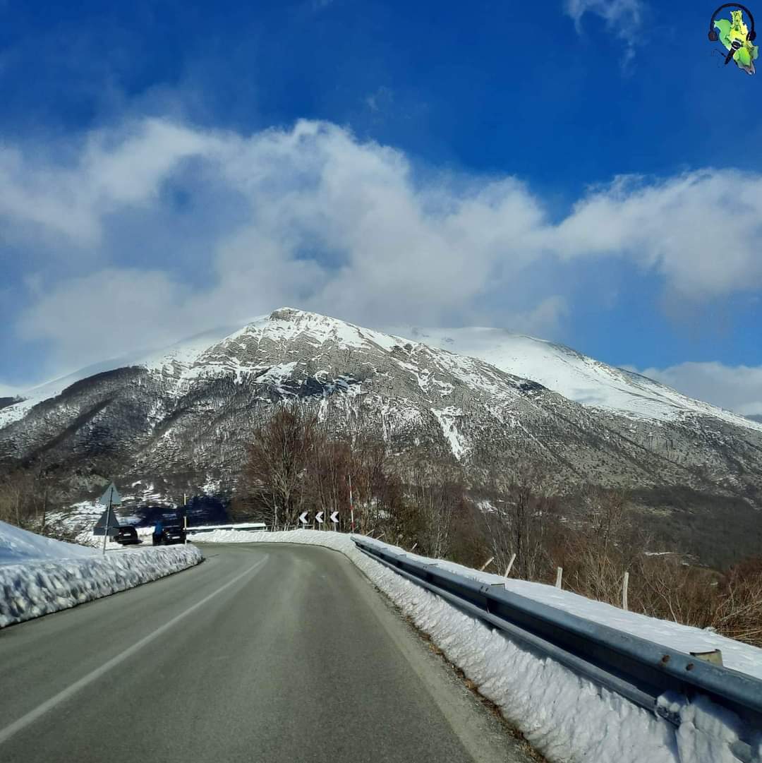 RadioParco's tweet photo. Buongiorno con veduta sul #MonteMarsicano dalla Strada 509 che scende a #Opi.
📷 Katia Baroni
#PNALM #ParcoNazionaledAbruzzoLazioeMolise #montagna #AltoSangro #AppenninoAbruzzese #febbraio #neve #viaggiare #ForcadAcero #AbruzzoLazioMoliseNationalPark https://t.co/gIAv2Fsi4a
