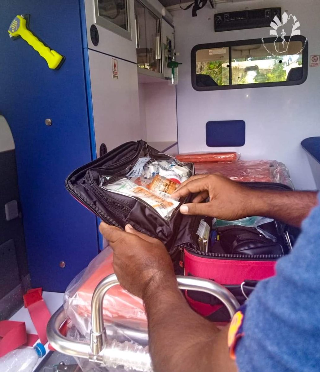 Msanp_Mada's tweet photo. Le CHRD de  Marovoay et celui d'Ambatoboeny dotés de nouvelles ambulances médicalisées.

Une initiative du gouvernement actuel à travers @Msanp_Mada pour améliorer l'accessibilité aux soins de santé dans toutes les régions de l'île.
#Velirano5 #Msanp #Dotation
#Santé_pour_tous 🇲🇬 https://t.co/DbpTpRNQPW