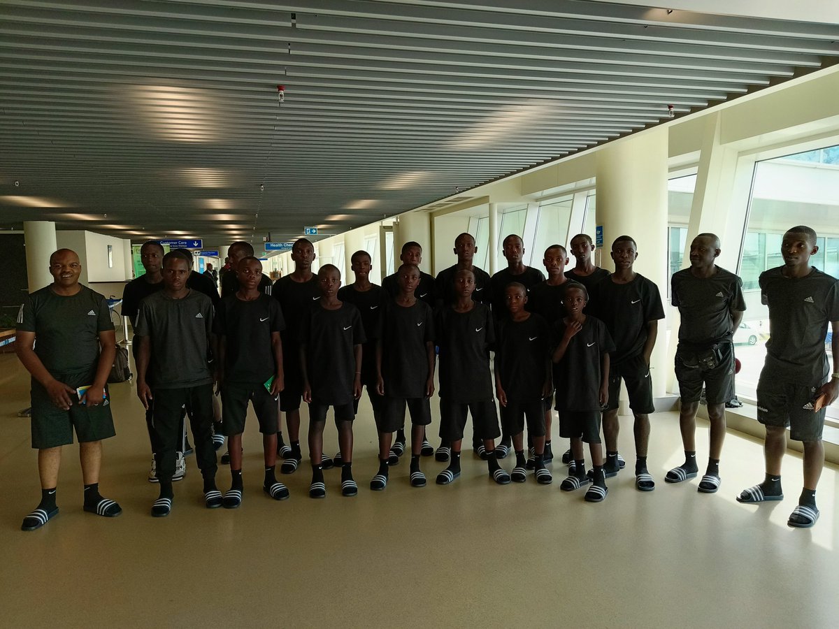 FERWAFA's tweet photo. Iki gitondo Ikipe y'ikigo cya ES SUMBA y'abatarengeje imyaka 15 yegukanye irushanwa rihuza amashuri mu bahungu ryateguwe na FERWAFA ifatanyije na @SchoolSportsRW yageze I Dar Es Salaam aho igiye gukina "U-15 CAF SCHOOLS COMPETITION" ku rwego rw'akarere rizatangira 17/02/2023 https://t.co/OnHdFTlPko