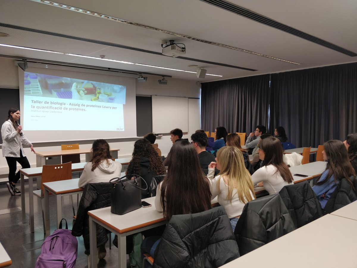 IRBLleida_Info's tweet photo. Seguim amb les #visitesIRBLleida.

Avui amb alumnat de l'Institut @TorreVicens.

Gràcies a la investigadora Neus Pérez del grup de Cicle Cel.lular.

#IRBLleida #visitaeducativa #visitacientifica https://t.co/RaB1EUckHS