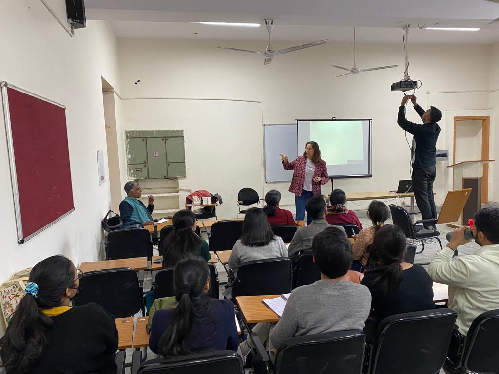 The pandemic had dire impacts for #informalworkers - the subjects (or really the heros) of my Living Wage Book - making the #regulatory solutions I proposed all the more pressing. Travelling around #India, it was very satisfying to finally have an opportunity to share my findings