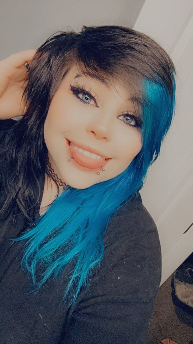 Merr.Cat on Twitter: "Feeling super cute in light make up tonight 🥰💕"