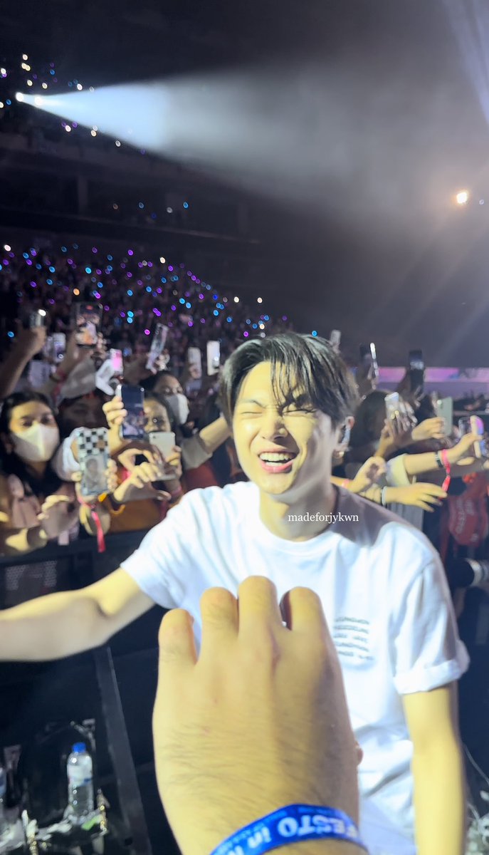 nocontextpjs's tweet photo. his smile is the best thing in the world https://t.co/W7Cax1e7kd