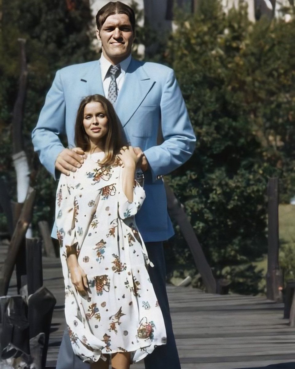 Barbara Bach and Richard Kiel bring a touch of Bond magic to the set of 'The Spy Who Loved Me', as Jaws and Anya Amasova. 🎬 

#BarbaraBach #RichardKiel #Jaws #TheSpyWhoLovedMe #Bond #OnSet #ClassicCinema