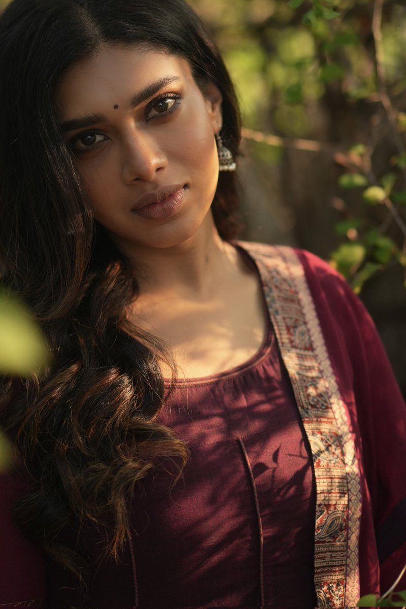 newcinemaexpres's tweet photo. It's not the swag..It's the Elegance that matters @officialdushara looks graceful in her new photoshoot
๐ธ#anitakamaraj
๐#Puii
๐ข @DoneChannel1
#DV #dusharavijayan #dush #Dushara #dushara https://t.co/CvHvsKaEoF