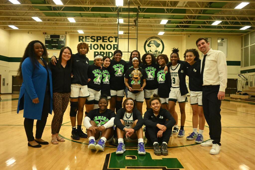 Beat both district rivals ✅
Undefeated district record ✅
Undefeated HOME record ✅
First 20 win season since 2018-2019 ✅

INTRODUCING THE 2022-2023 12-5A REGION II CHAMPS‼️