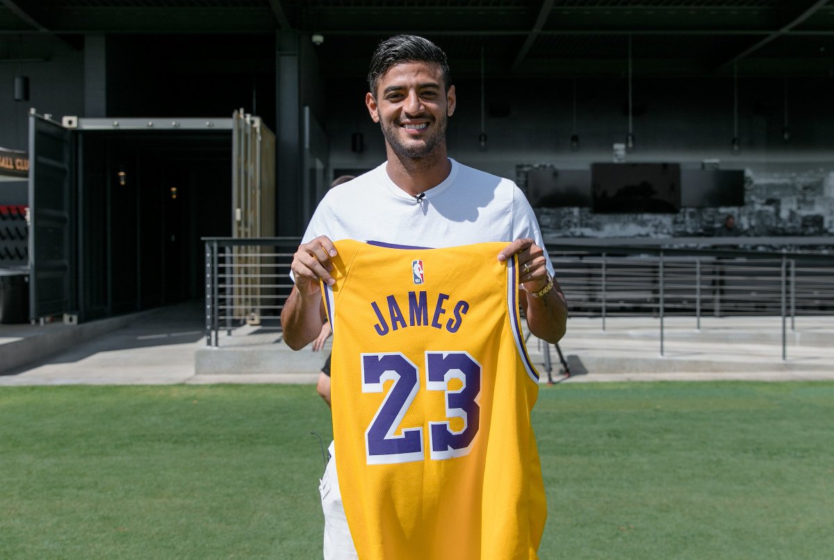 LAFC's tweet photo. 👑 History Made 👑

Congrats to @KingJames on becoming the @NBA's all-time leading scorer! https://t.co/nGEGxmbMQI