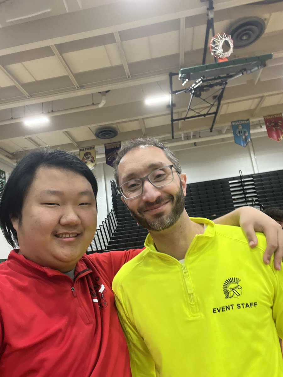 curtishoops3's tweet image. Big thanks to Jeremey Cryan for taking great care of me at Oak Lawn vs Richards rivalry boys 🏀 game at Oak Lawn HS today! Great friend and see you soon!! #olchspride @OLCHSAthletics