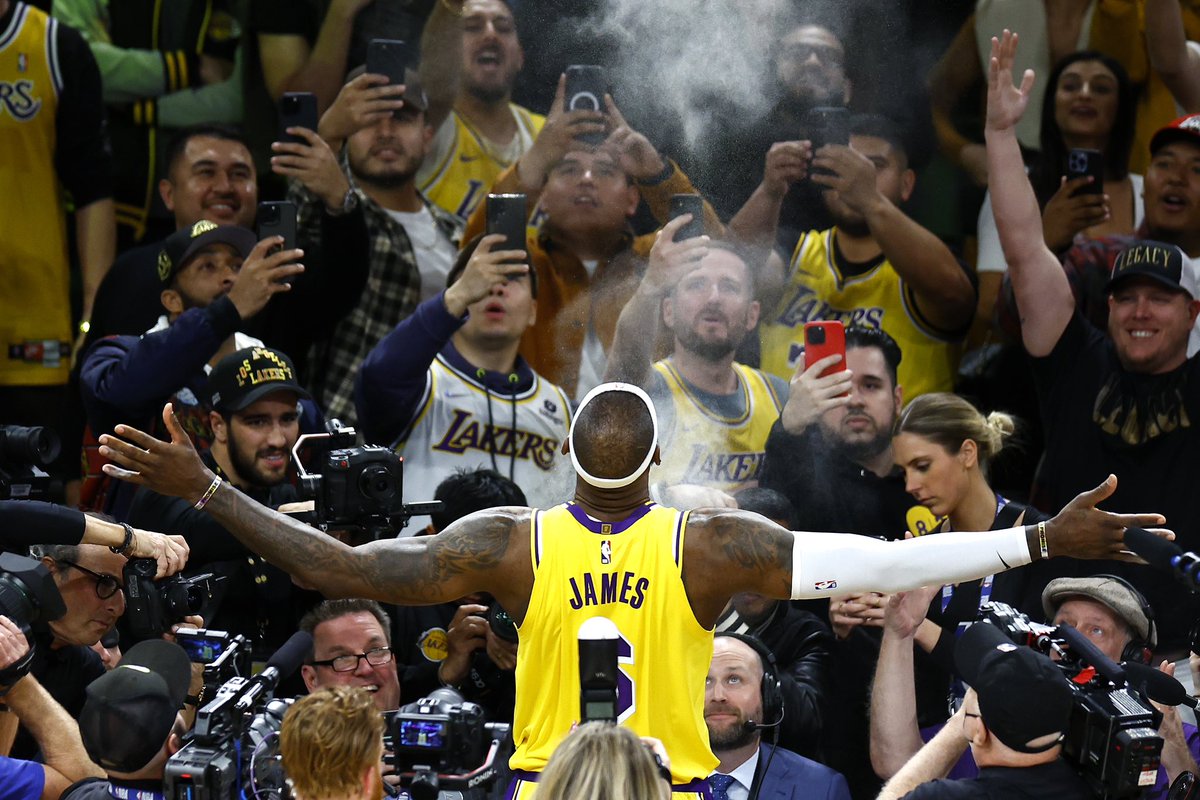 FCartoscelli3's tweet photo. Game 1 ➡️ Game 1,410

After 20 years, LeBron James stands alone as the NBA’s all-time leading scorer 👑 https://t.co/KyXNNpjS35