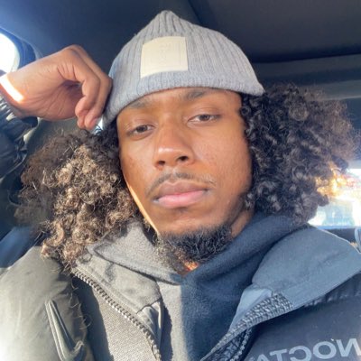 _EzraWilliams's tweet photo. Not really into winter beanies like that 🤷🏽‍♂️ https://t.co/EaIDM3lWso