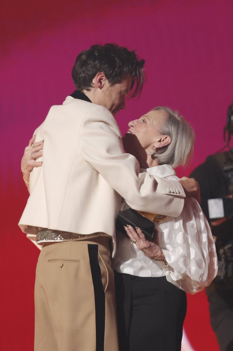 occasionaldsco's tweet photo. the way he looks at her 🥹 https://t.co/1xhMnqFa89