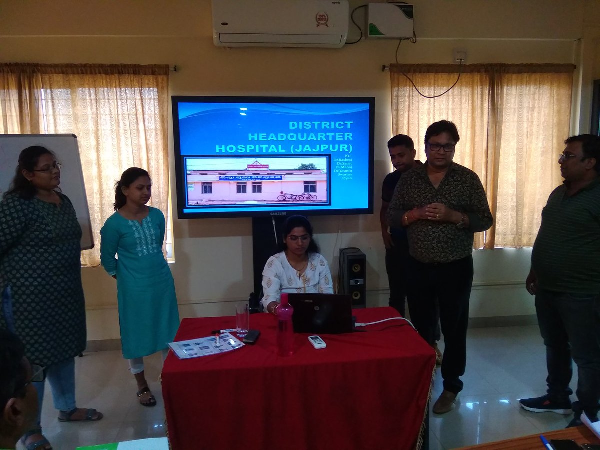 Public Health Students of #MPH & in-service doctors deputed by @HFWOdisha  for #PGDPHM   @iiph_b of @thePHFI making group work presentation on critical analysis of package of services expected and provided at #SubCenter #PHC #CHC #DistrictHospital