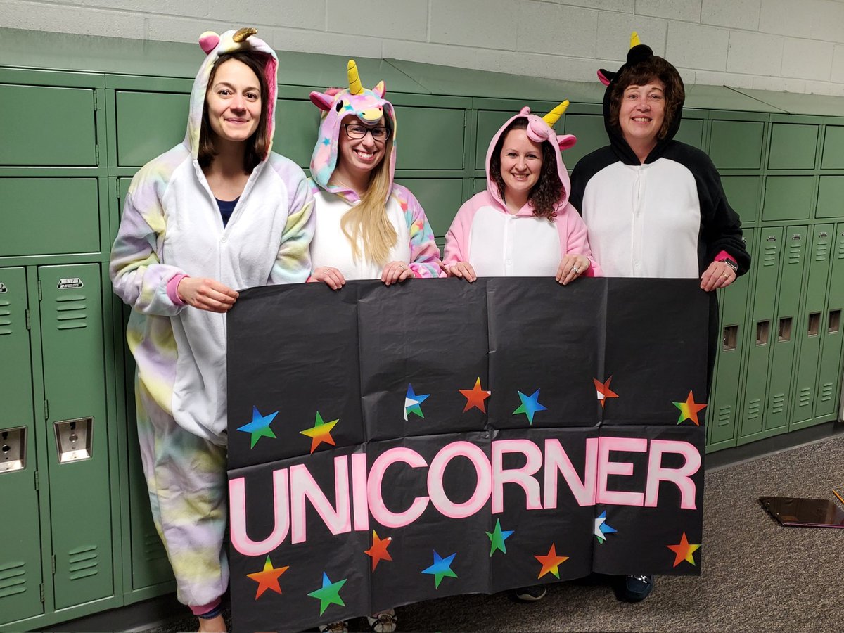 Today's Math Lab: The Unicorner Cafe. Third graders worked on variety of money tasks while they ordered a few tasty items. <a href="/D13Eagles/">Erickson Elementary</a> @MrsStankoskey <a href="/MrsHolm3/">Mrs. Holm</a> @IkensJen