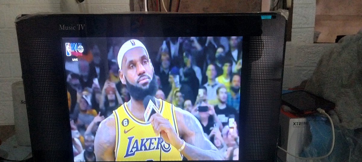 fhran_ciss's tweet photo. Witnessing history Congratulations @KingJames https://t.co/knzIcwYpny
