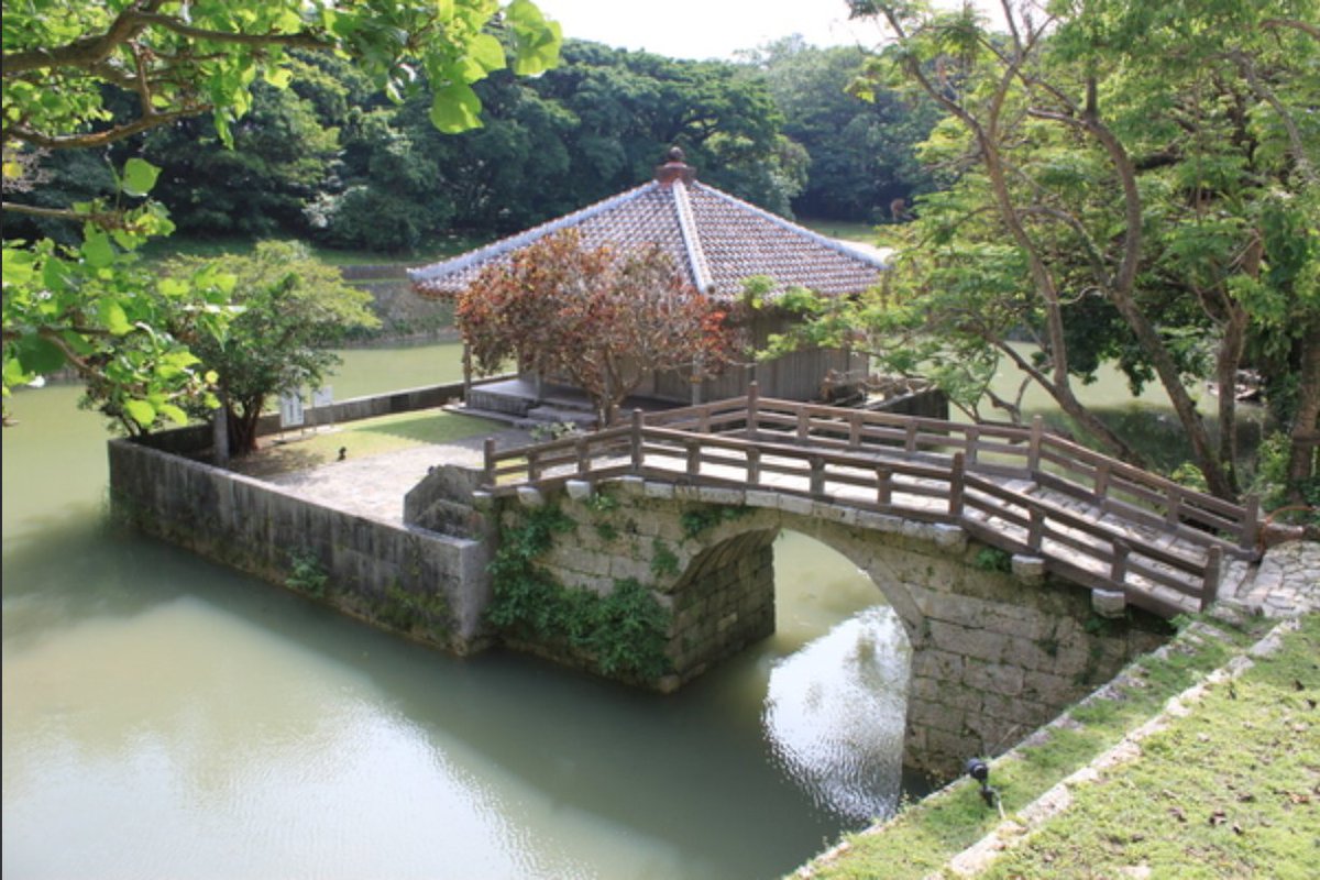 robkajiwara's tweet photo. 琉球人历史上曾以中国桥梁为灵感，在琉球建造桥梁。虽然有些桥梁在战争中被摧毁，时至今日琉球仍有不少以中国风格为灵感的桥梁。未来我希望我们能在中国和琉球之间架起更多的桥梁。 https://t.co/M2a61p5l9r