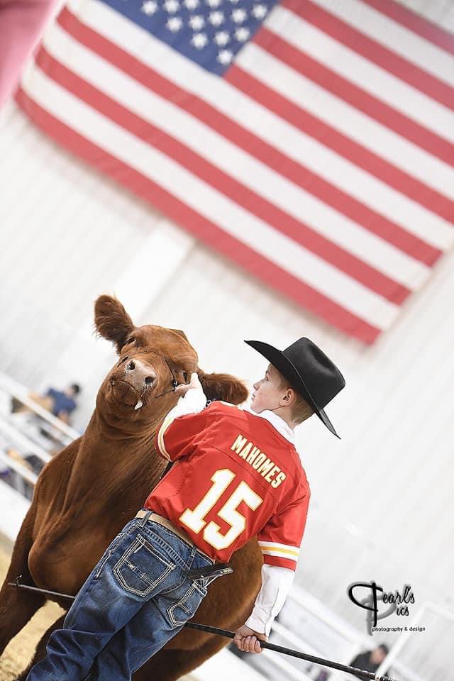 eatmobeef's tweet photo. #PearlsPics #TheAmericanFlag #OldGlory #America #Cowboy #CowboyHat #Cattle #ShowCattle #WWF #FrostFarms #RedAngus #Mahomes #Mahomie #Superbowl #Chiefs #Remix #LoveThis #WouldYaLookAtIt #KansasCityStar @PatrickMahomes @BrittanyLynne @ArrowheadPride @KCStar https://t.co/VJxgtXJd8y