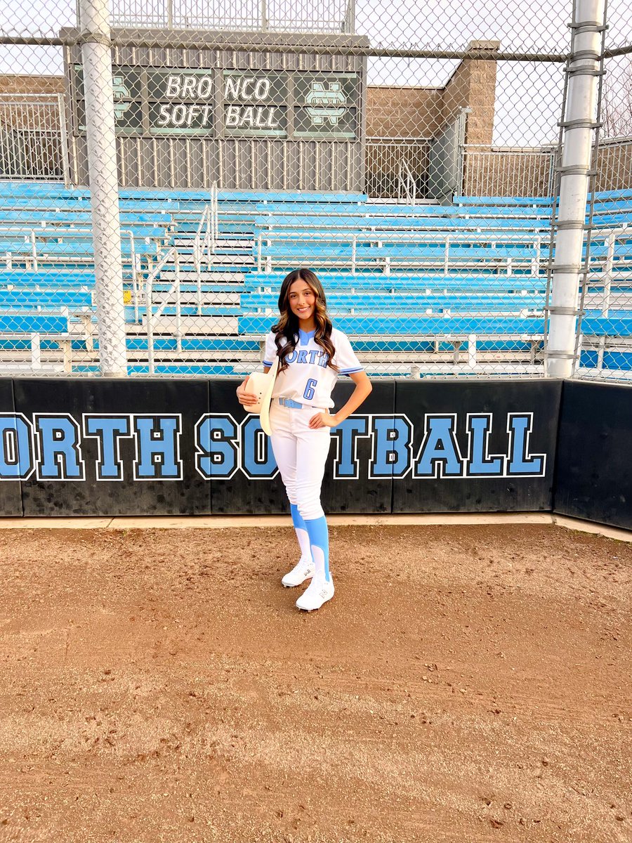 Kayleighlua2025's tweet photo. So excited to start my high school softball season and be apart of something great! Letβs go broncos!π #sophmoreseason #clovisnorth https://t.co/wQlfwapfif