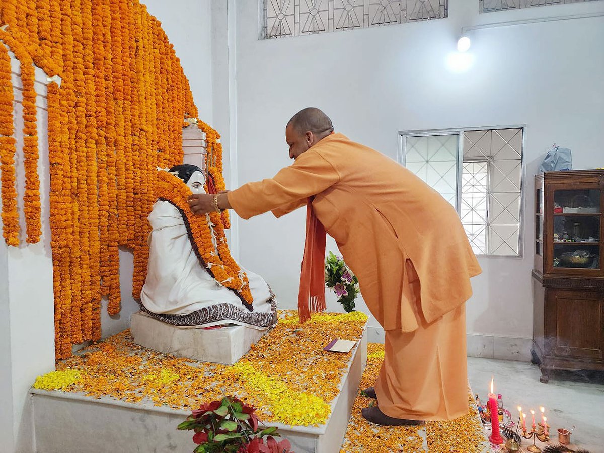 ऊँ नमो भगवते गोरक्षनाथाय

अगरतला के धालेश्वर स्थित महायोगी श्री श्री गोरक्षनाथ मंदिर में आज शिव अवतारी महायोगी गुरु श्री गोरखनाथ जी के दर्शन-पूजन का सौभाग्य प्राप्त हुआ।