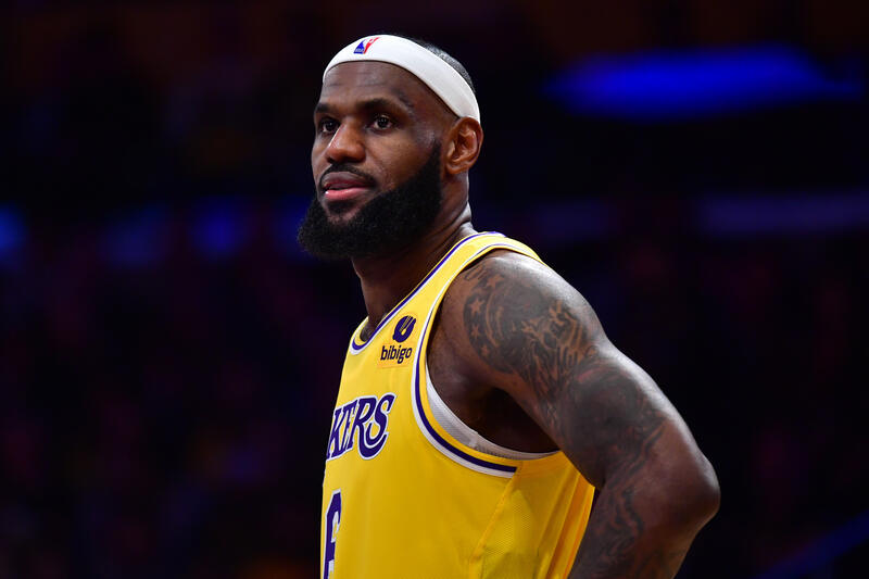 Reuters's tweet photo. LeBron James becomes NBA's all-time leading scorer https://t.co/TzaDWfHN4v https://t.co/yZqvd1A2ID
