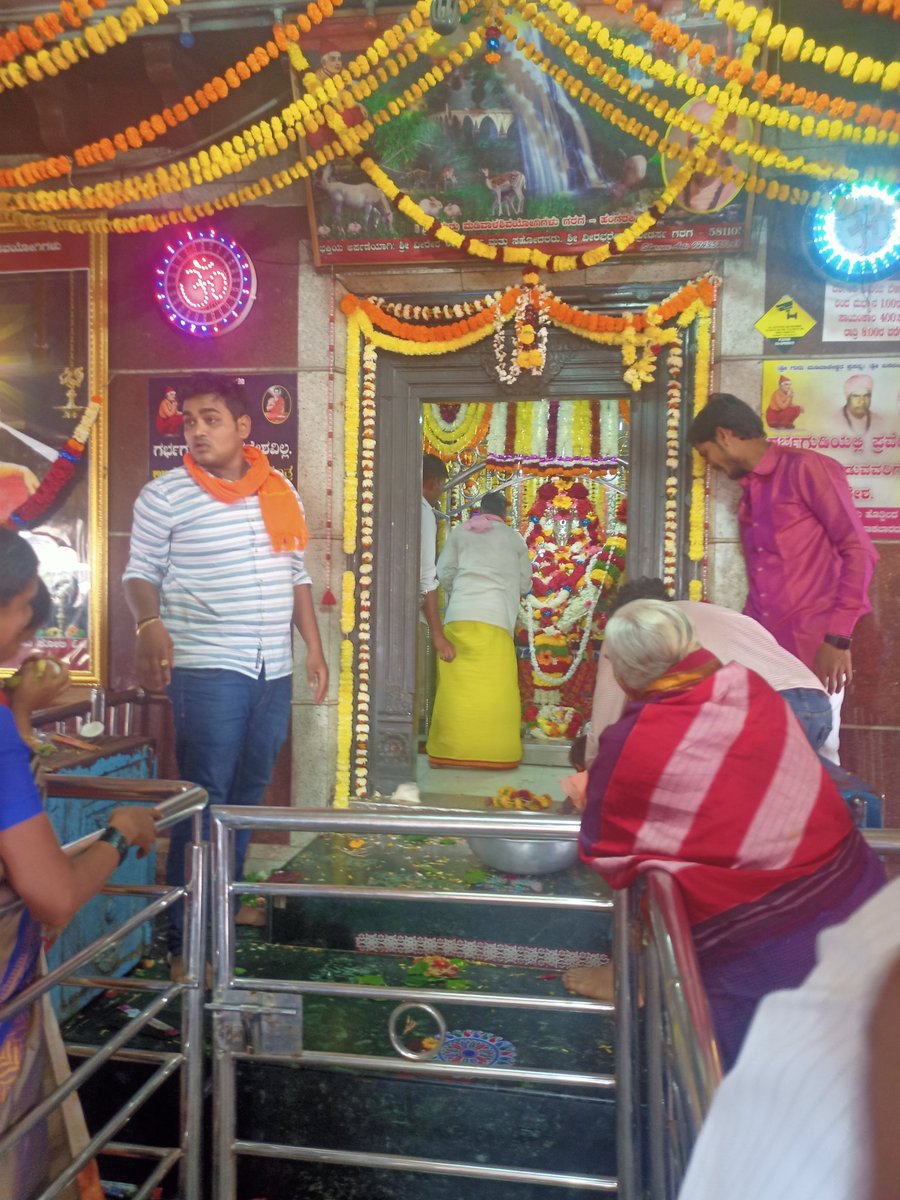 savadattiKA24's tweet photo. ಇಂದು ಧಾರವಾಡ ಜಿಲ್ಲೆಯ ಸುಕ್ಷೇತ್ರ ಗರಗ ಅಲ್ಲಿ ಶ್ರೀ ಮಡಿವಾಳೇಶ್ವರ ಅಜ್ಜನವರ ಜಾತ್ರಾ ಮಹೋತ್ಸವ ಜರುಗುವುದು 🙏🌺

#Garag
#DBoss https://t.co/Rtungeypid