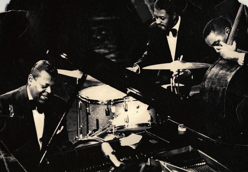 Drummer Louis Hayes and Bassist Ray Brown playing with Oscar Peterson, 1965 #drummer #louishayes #doublebass #standupbass #piano #oscarpeterson #jazzmusic