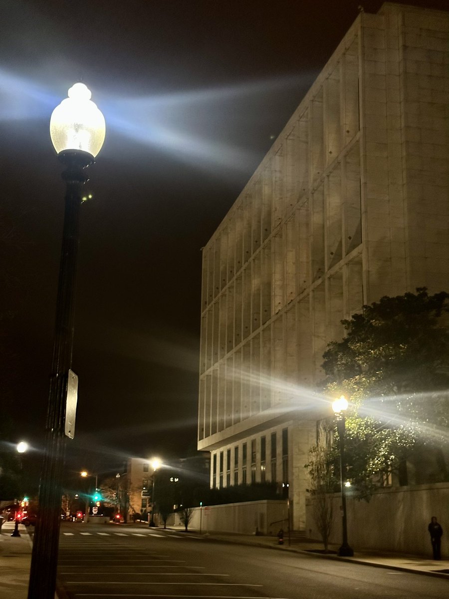 MorganBenth's tweet image. Clocking out post SOTU amongst the Hart trash and beneath the stars ✌🏻