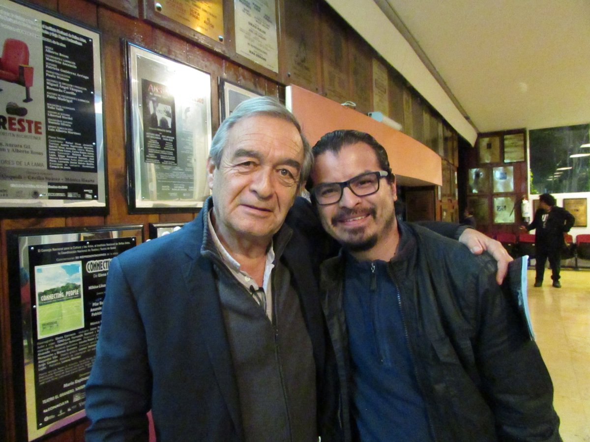 AlfiePingtajo's tweet photo. ¡Qué noticia tan triste enterarme de la muerte del gran actor #FernandoBecerril!
¡Un grande de la actuación!
Muy humilde él; cuando le pedí la foto, le pareció un acto de reconocimiento inmerecido!
¡Abrazos y mucha luz para tu viaje!
¡Fuerza para sus familiares! https://t.co/qhwJ6aqN8O