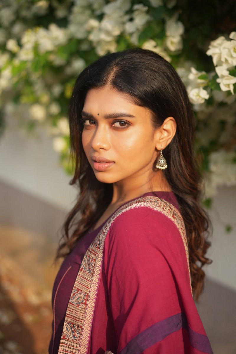 LittletalksYt's tweet photo. @officialdushara looks graceful in her new photoshoot โค๏ธ
๐ธ#anitakamaraj
๐#Puii
๐ข @DoneChannel1
#DV #dusharavijayan #dush #Dushara #dushara https://t.co/OpOe5wW7z3