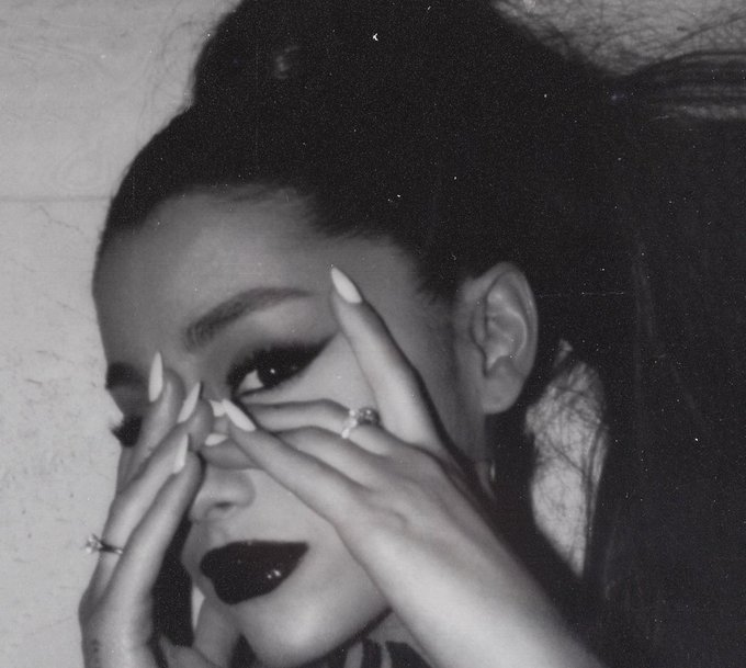 ArianaWorldHQ's tweet photo. Ariana Grande released "thank u, next" 4 years ago 🖤 https://t.co/nJgy3Gm7Yn