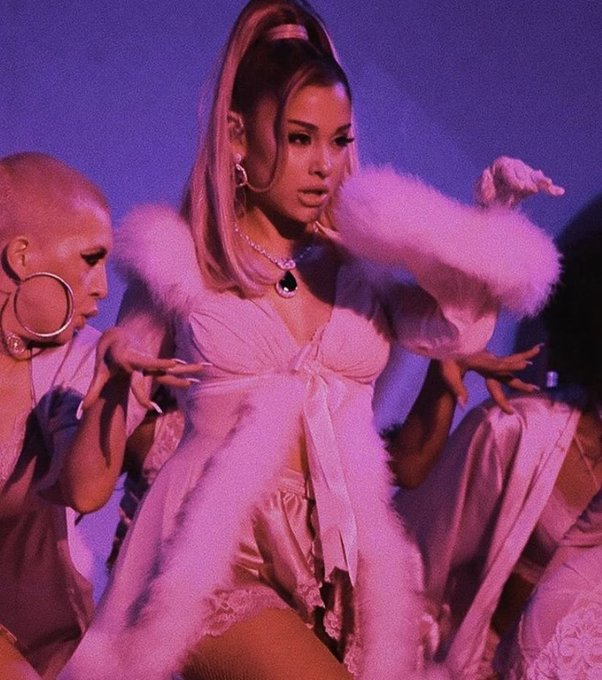 ArianaWorldHQ's tweet photo. Ariana Grande released "thank u, next" 4 years ago 🖤 https://t.co/nJgy3Gm7Yn