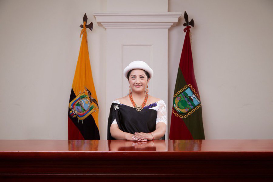 lahistoriaec's tweet photo. Haciendo historia. Diana Caiza, de 36 años, es la primera mujer indígena en ganar la alcaldía de Ambato, por Pachakútik. Es ingeniera en Administración de Empresas y tiene una maestría en Administración de Organizaciones de la Economía Popular y Solidaria. https://t.co/FmCB4Anisy