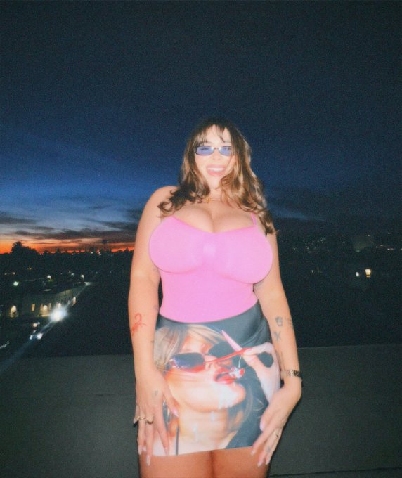 1 pic. 💖💖💖 https://t.co/ApZbwiidya