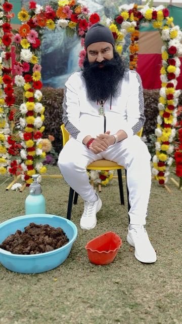 neeru_tinna's tweet image. जैविक खेती करने से वातावरण शुद्ध तो रहता है उसके साथ-साथ प्राप्त फसल से हम अनेक बीमारियों से भी बचे रह सकते हैं।संत डॉ @Gurmeetramrahim जी ने कल इंस्टाग्राम पर रील शेयर करके जैविक खेती करने के टिप्स दिए।जो बहुत लाभदायक है। #AdvancedFarming