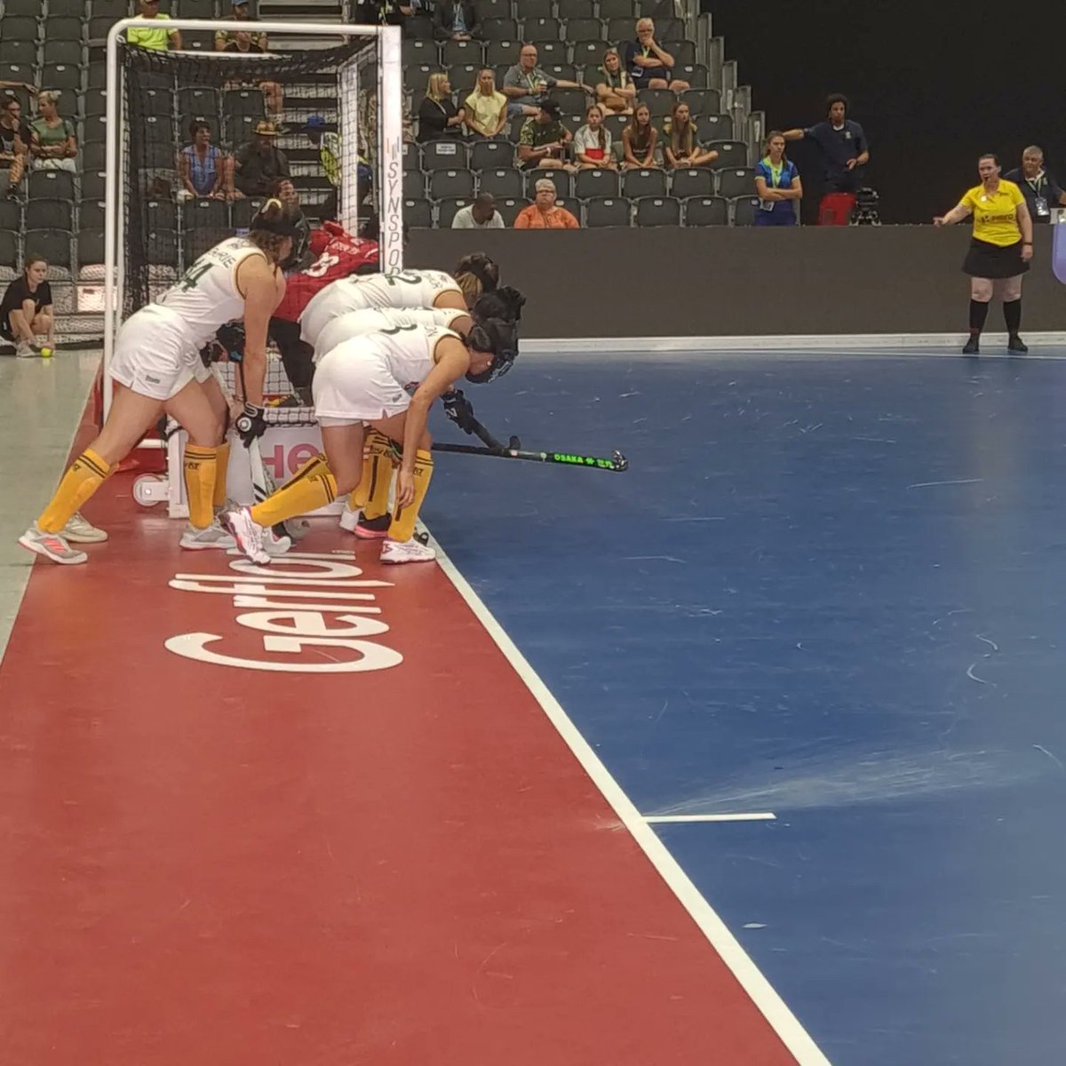 Tacokombi's tweet image. Our South African ladies in action yesterday, what a game!!! Let's go girls and boys!!! You can do it!!!!

#IndoorHockey #tacos #tacokombi #nachos #greatmexicanfoodanywhere
