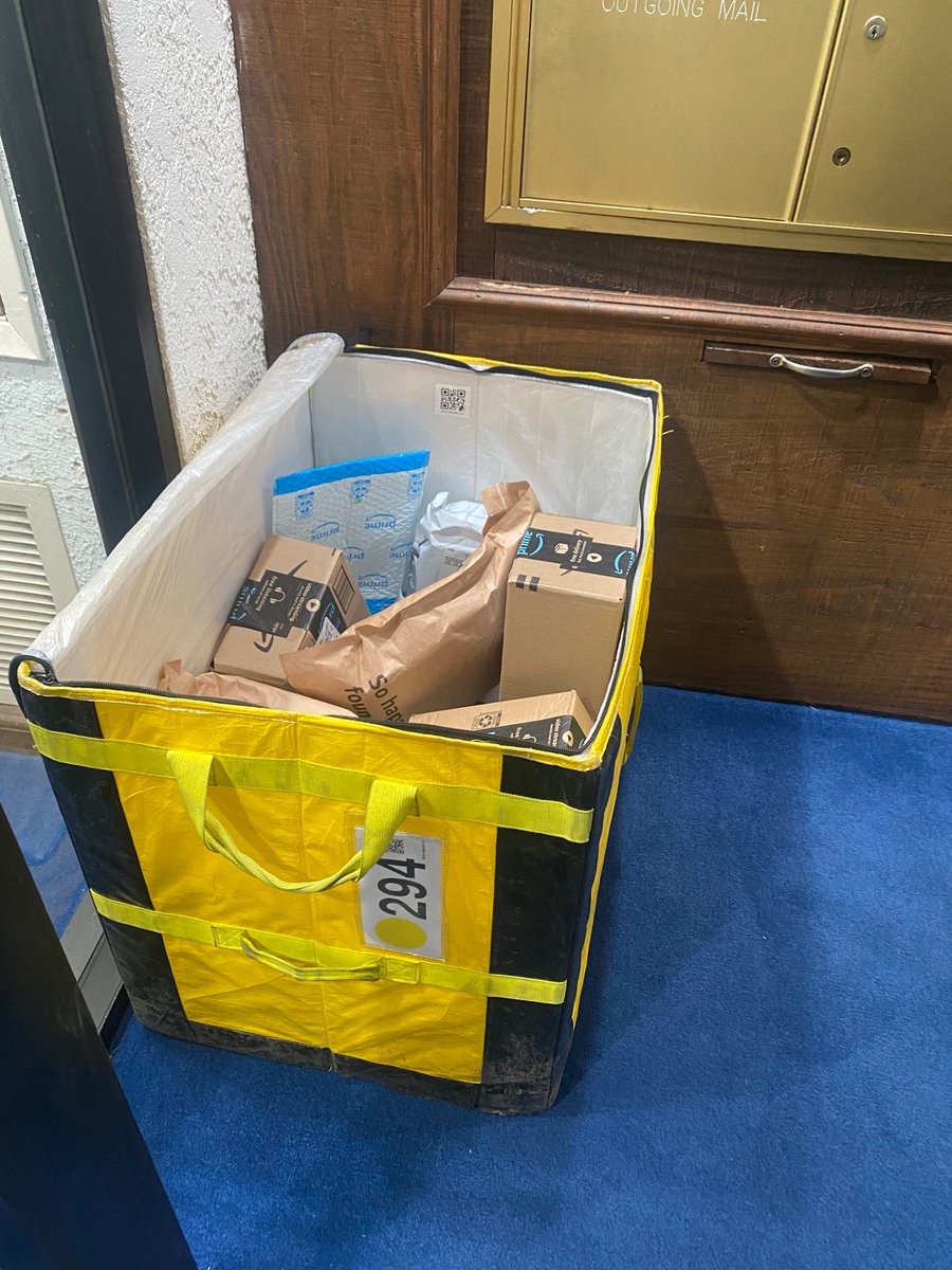 DAMNGiNAPodcast's tweet photo. @amazon Is this how we’re getting our packages now? We have to search through all these packages to find ours?? #Amazon  #fail https://t.co/LMzGboYJo7