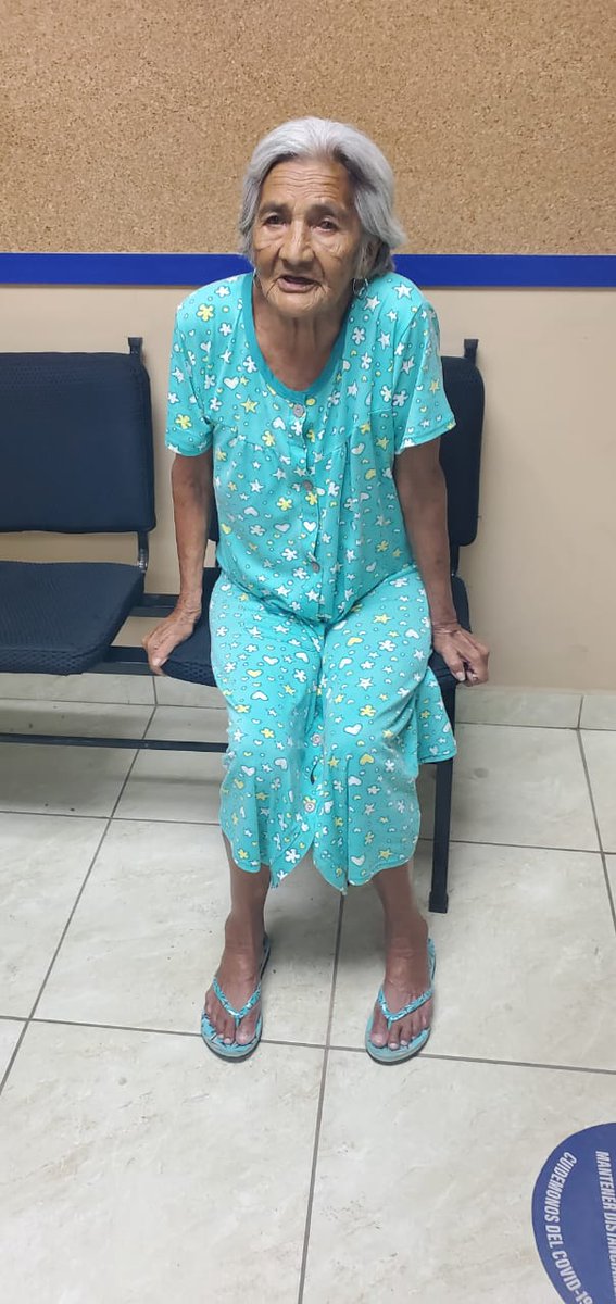 PoliciaHonduras's tweet photo. 🚨🚔 #Atención 
#Ayudenos a encontrar a los familiares de la señora Sofía Meza Argueta, quien se encuentra en estos momentos en la guardia de la Primera Estación de la ciudad de San Pedro Sula, Cortés. 
Dice que tiene un hijo de nombre, Felix Castellanos y su nieta Kelsin Marlén. https://t.co/2ysmvKPQCu