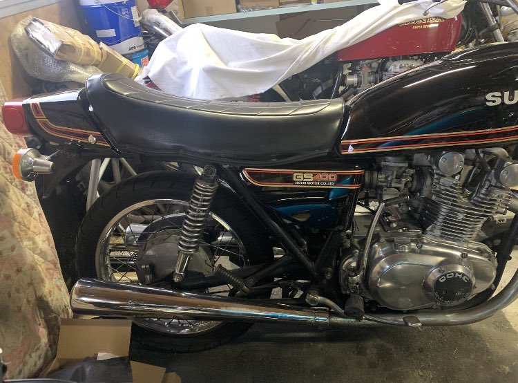 yamisuro_2000's tweet photo. GS400、赤ヨンフォア未登録現状150万円。
XJ400、青ヨンフォア車検付即乗り170万円。
ローン可能❗️
僕を通してもらえると、年利4.9%です！信販会社ローンでバイク4.9%はかなり破格かと思います😊
ローンさえ通れば憧れのバイクに乗るチャンス🏍その他CBR、国内CBX、Z400J、GS400などもあります^ ^ https://t.co/iOQWnCz2va