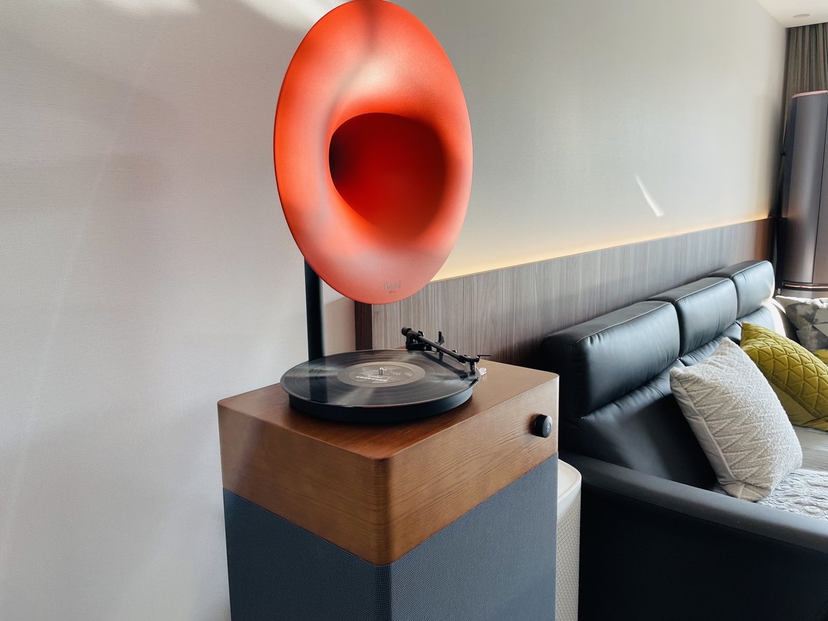 Fennessy_LP's tweet image. "Step back in time and experience the magic of vinyl records with our turntable! Enjoy the warm, rich sound of analog music and create a truly unique listening experience. Upgrade your home sound system today! #Turntable #Vinyl #AnalogMusic #HomeSoundSystem #MusicLovers"