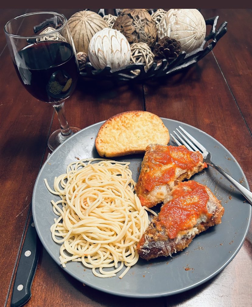 5o_Shades's tweet photo. @Buccigross @TheRealCally24 @PKSubban1 @EdmontonOilers @DetroitRedWings RATE @feichty_  chicken parm ASAP. ITS HOMEMADE. https://t.co/Bi2Qn7KYfI