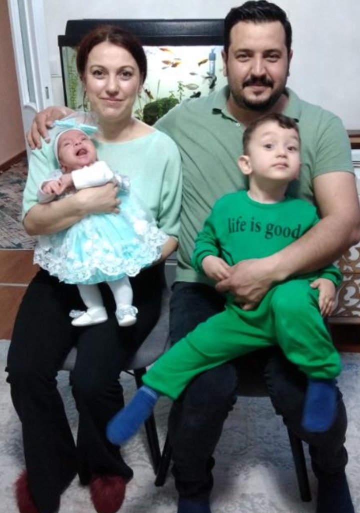 adleriancurly's tweet photo. @pintipanda https://t.co/cIkzidQGUb enkaz altında sesleri geliyor ama enkaz kaldırılmadı lütfen paylaş abi. https://t.co/Gnnnyau659