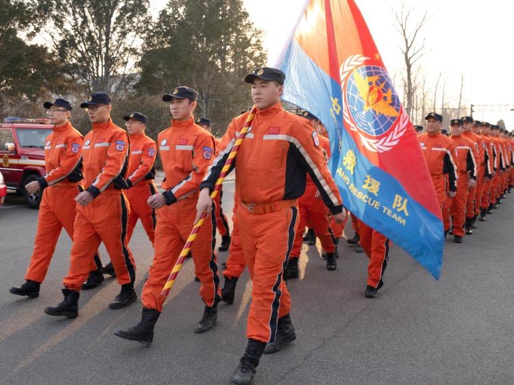 BeijingReview's tweet photo. A Chinese rescue team departed from Beijing for Türkiye on a chartered plane on the afternoon of Feb 7 to join #earthquake relief efforts in the country. #TurkeyEarthquake https://t.co/cXGwO9vynf https://t.co/KDXoOW9O34