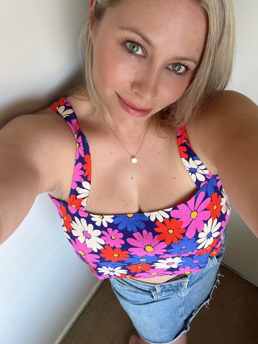 ClubMomx's tweet photo. Any men here wanna chat on Whatsapp,Facebook or telegram? https://t.co/rlc82Z1xlg