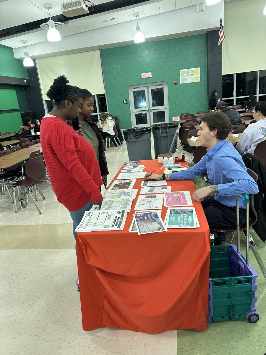 MissSGEARUP's tweet photo. We had such a great turnout for Teen Financial Literacy night! Our friends from Junior Achievement, the Members First Credit Union, and the Meriden Library shared great resources. #GearUpWorks @MaloneyMemos @PlattLive @GEARUPMeriden https://t.co/Jk9pxs4D5s