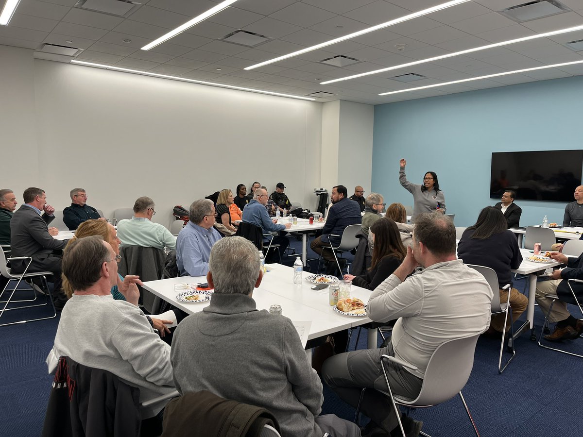 Luisa_fer_car's tweet image. Packed room at the quarterly @WheatonMD small business meeting that featured great food from local businesses #TerraMare #FILIPPOs