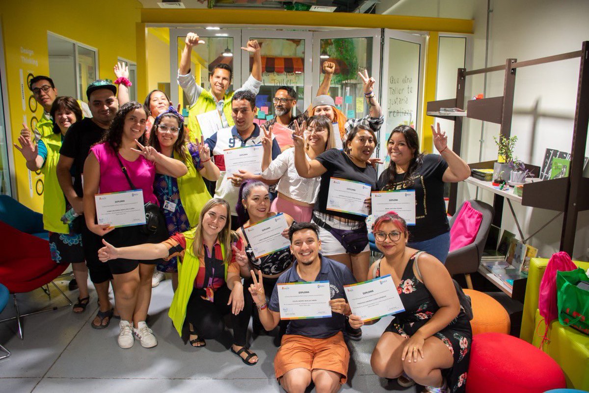 cn_castro's tweet photo. Cerramos el día participando del cierre de la Escuela de Nuev@s Líderes #Verano2023 🎓⛰ Un taller orientado para vecinos y vecinas de entre 20 y 35 años que les entregó herramientas comunitarias, organizacionales, y un espacio de intercambio de experiencias.

(Sigue👇🏼) https://t.co/RR9YzBSi4L