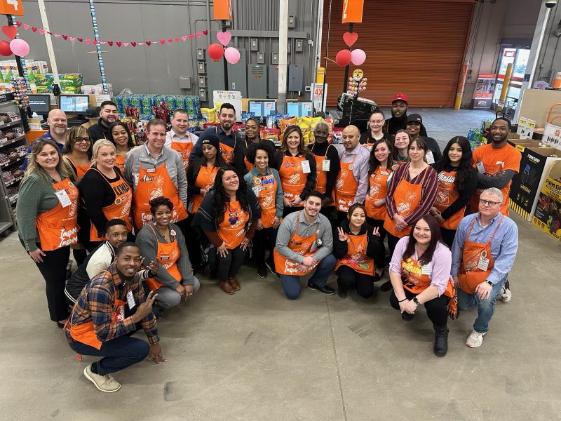 Group pic with @asilverman1936 and Homewood (1936) team🎉 @Manny_CubFan @White2Dawn @LilyGSV @THDLaurenC @THDPimentel